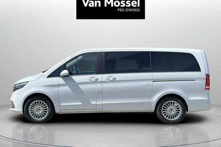 Hvid Mercedes EQV300 fra 2022