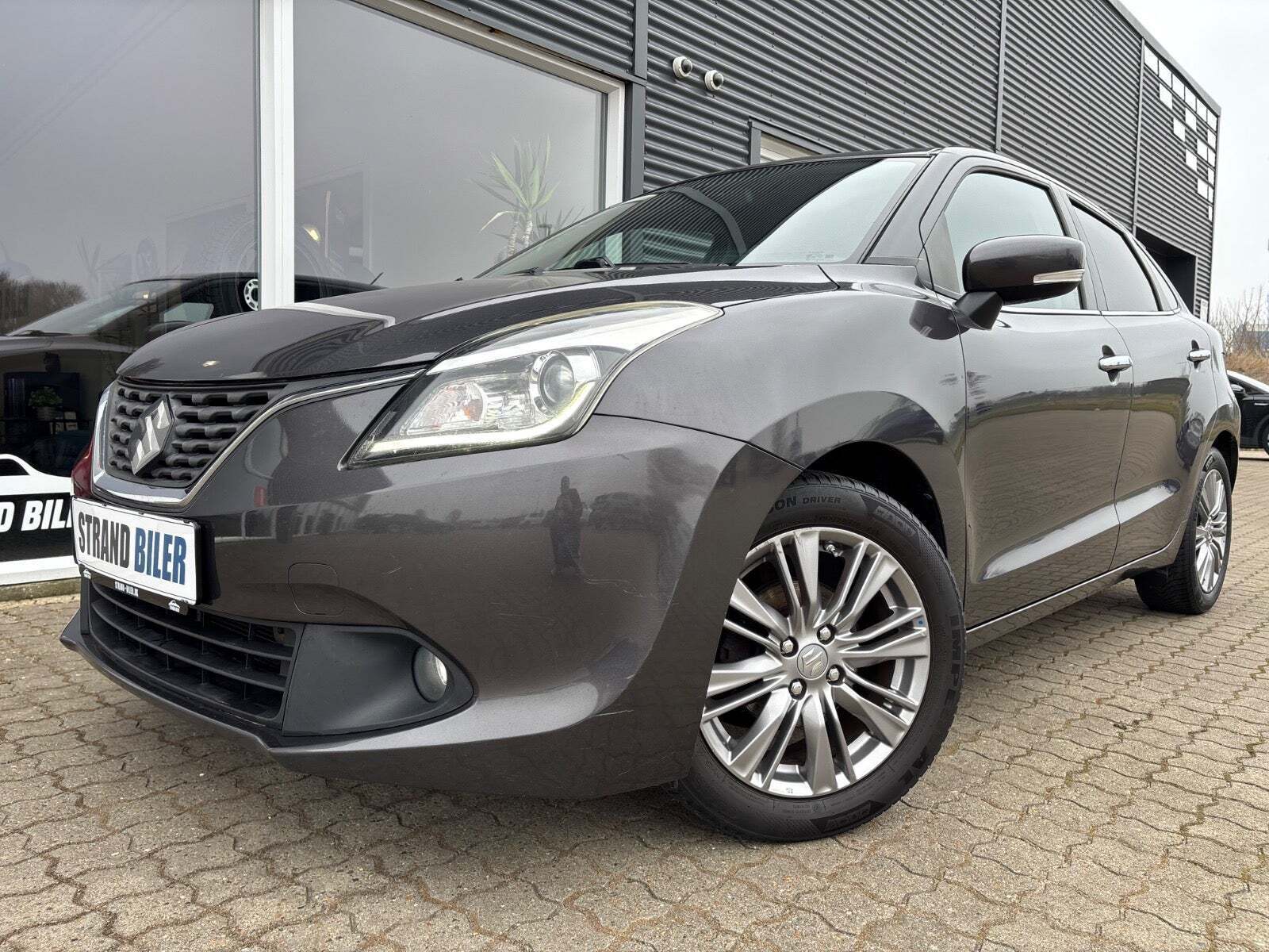 Grå Suzuki Baleno fra 2016