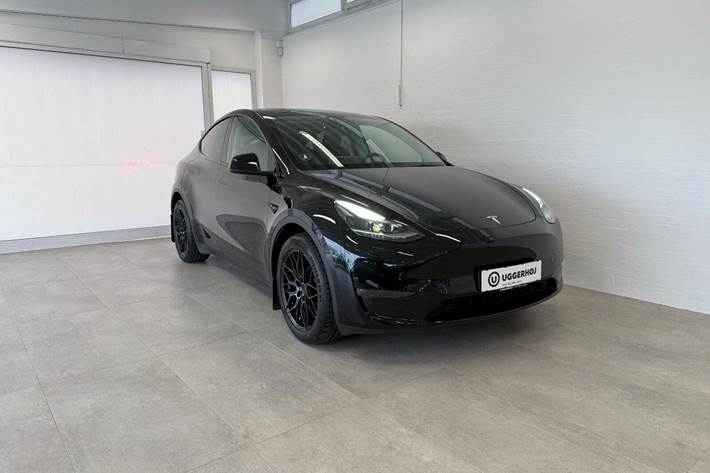 Sort Tesla Model Y fra 2022