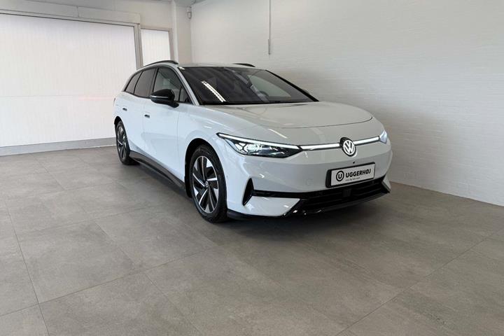 Hvid VW ID.7 fra 2025 set udefra