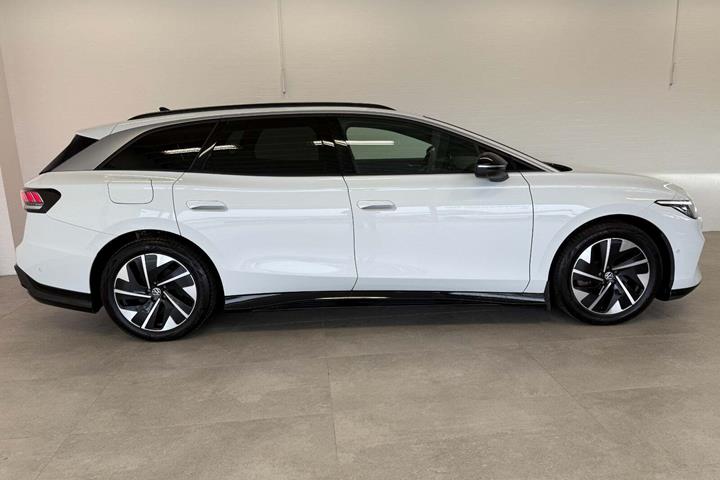 Hvid VW ID.7 fra 2025 set udefra