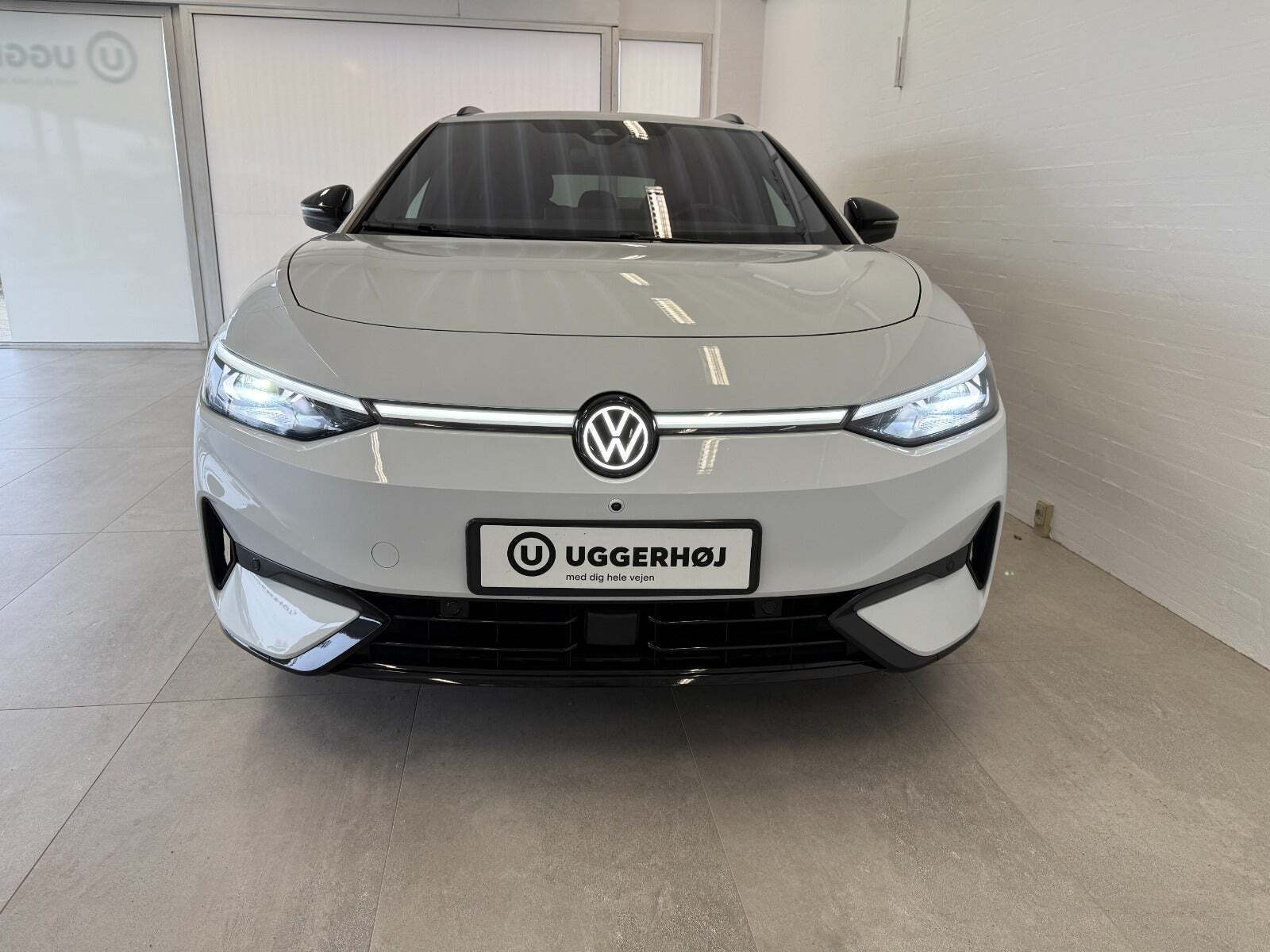 Hvid VW ID.7 fra 2025 set udefra