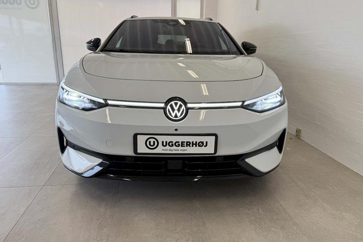 Hvid VW ID.7 fra 2025 set udefra