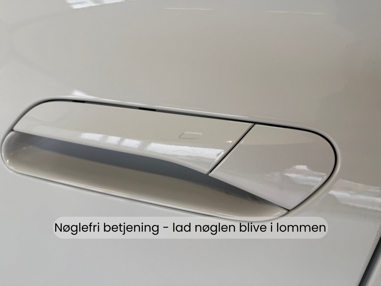 Hvid VW ID.7 fra 2025 set udefra