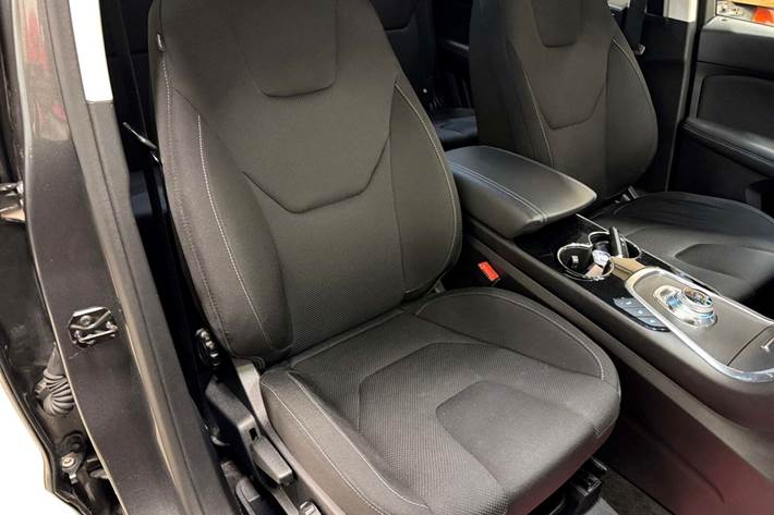 Grå Ford S-MAX fra 2020