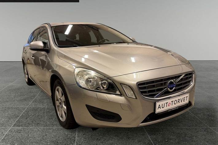 Orange Volvo V60 fra 2012