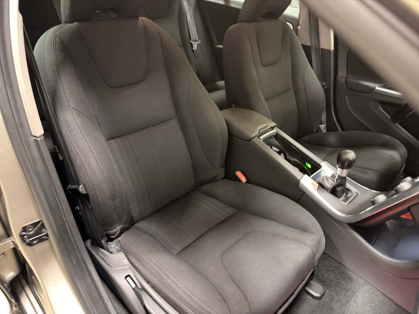 Orange Volvo V60 fra 2012