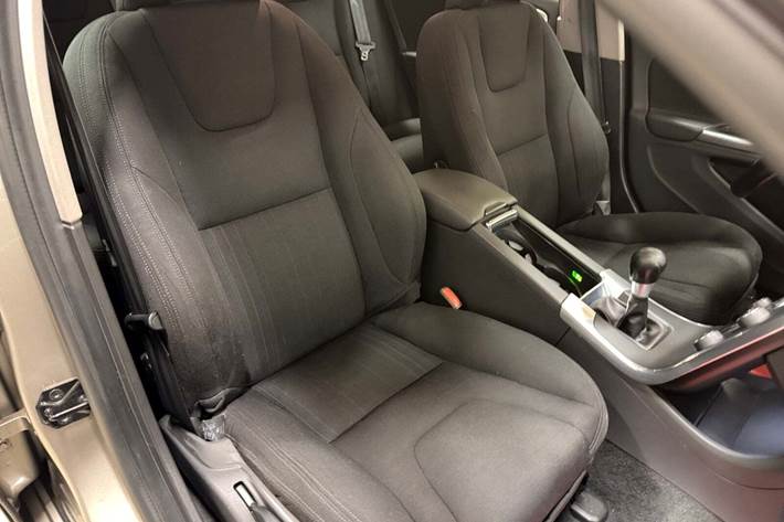 Orange Volvo V60 fra 2012