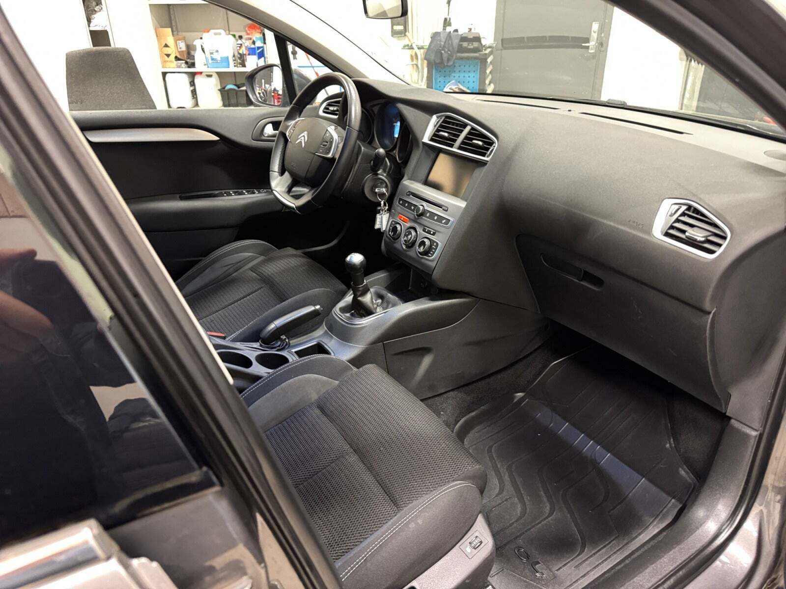 Grå Citroën C4 fra 2018
