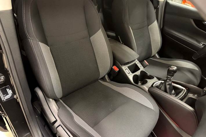 Sort Nissan Qashqai fra 2018