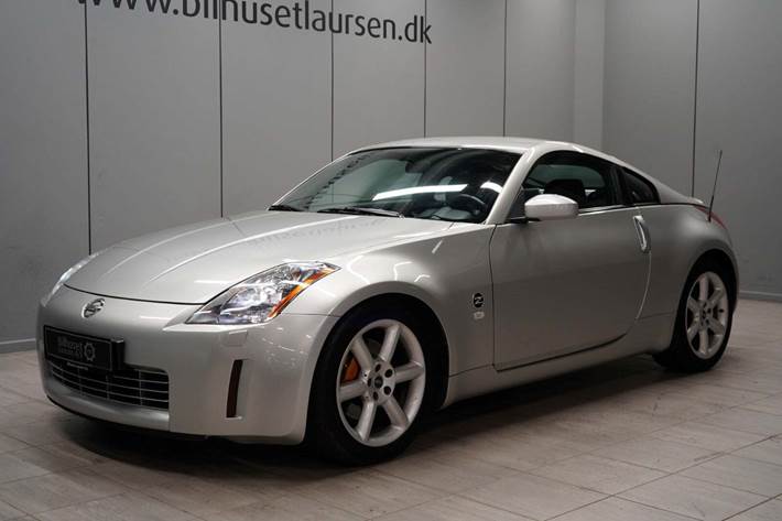 Sølv Nissan 350Z fra 2004