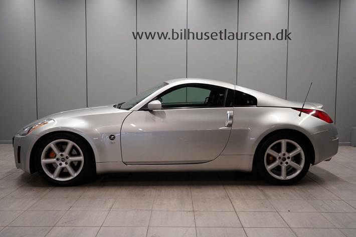 Sølv Nissan 350Z fra 2004
