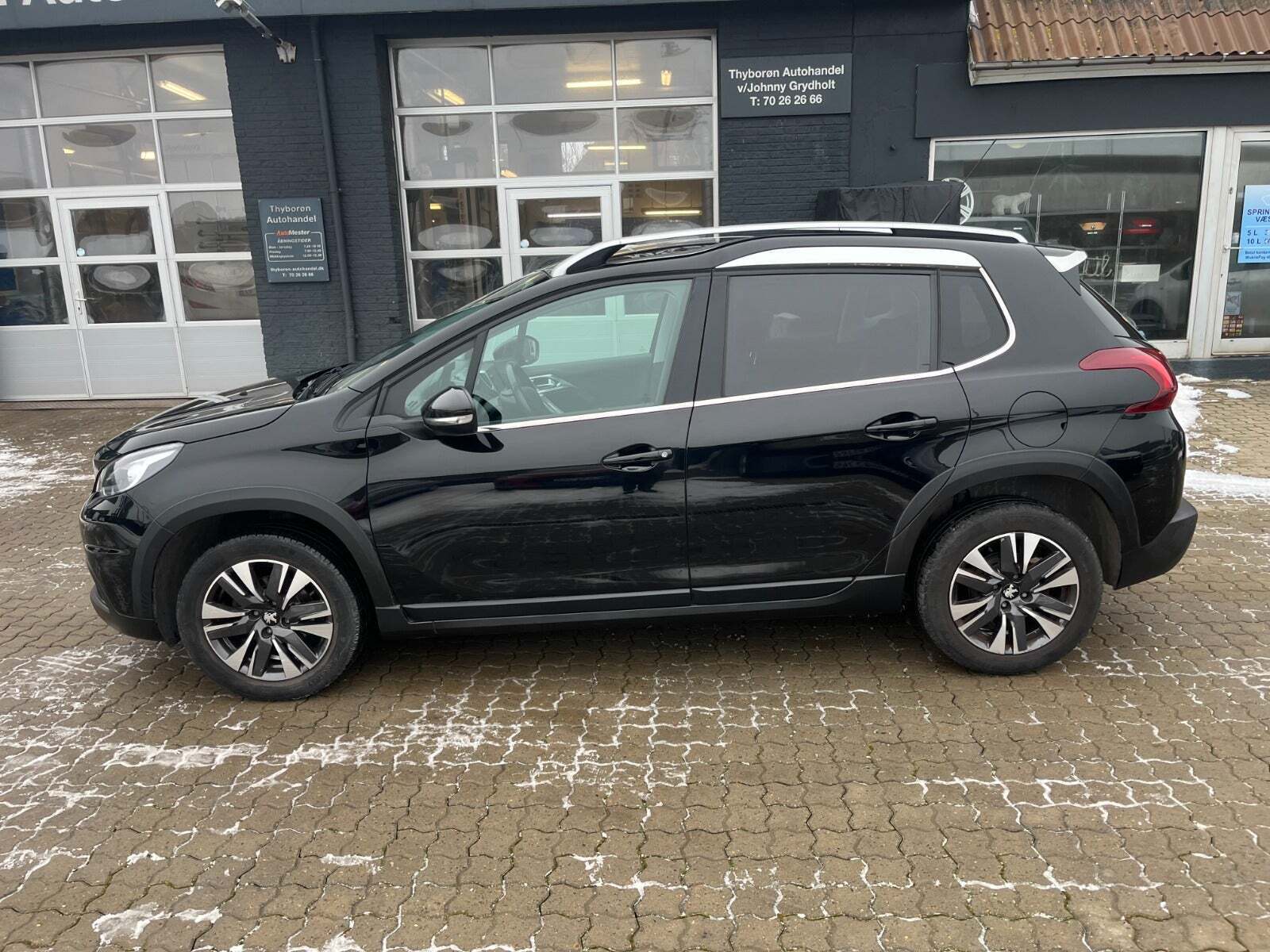 Sort Peugeot 2008 fra 2018