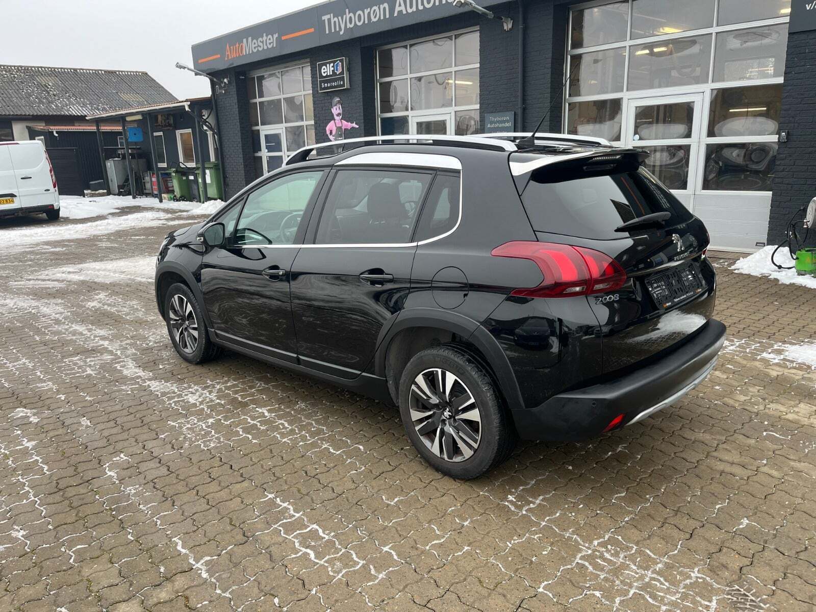Sort Peugeot 2008 fra 2018