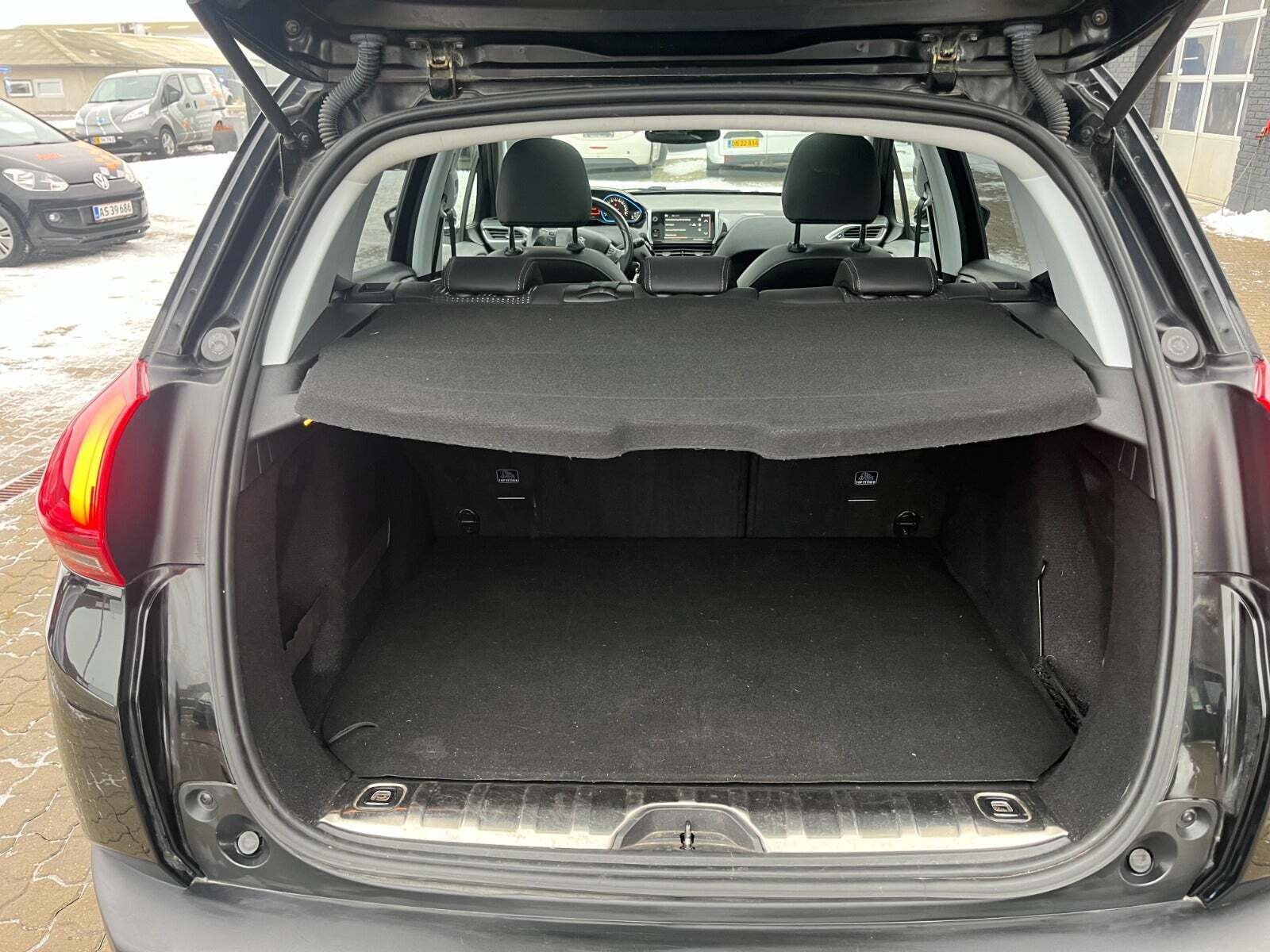 Sort Peugeot 2008 fra 2018