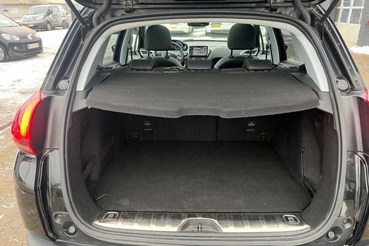 Sort Peugeot 2008 fra 2018