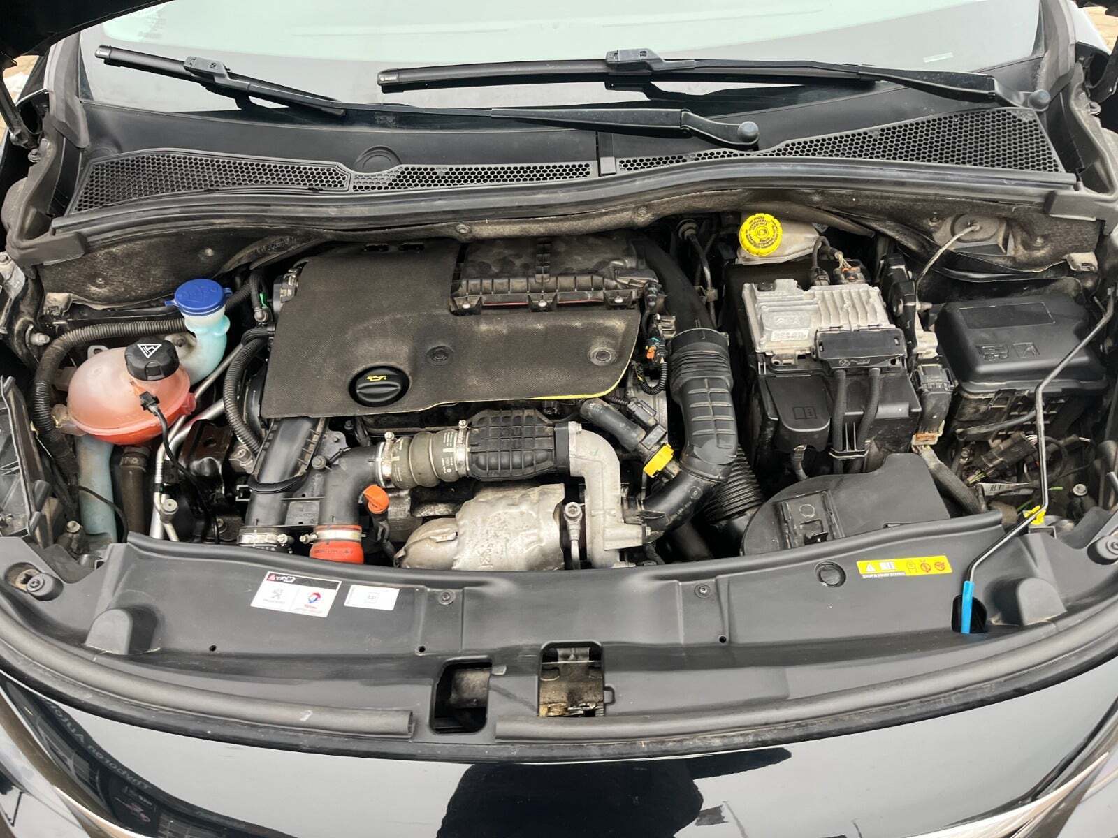 Sort Peugeot 2008 fra 2018