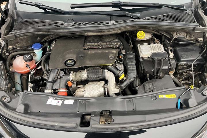 Sort Peugeot 2008 fra 2018
