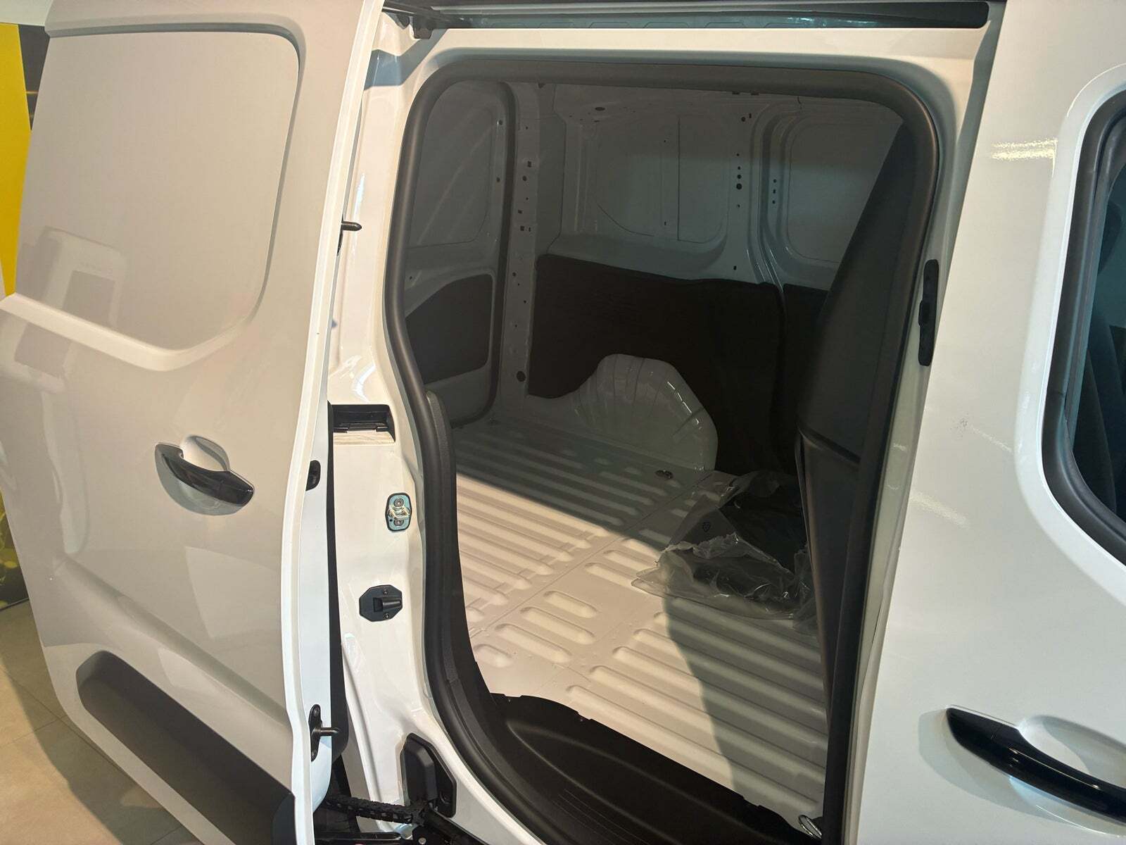 Hvid Citroën ë-Berlingo fra 2025