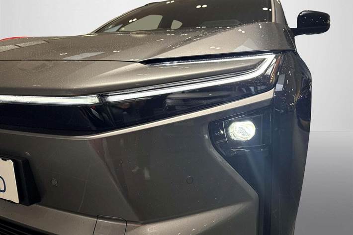 Grå Toyota BZ4X fra 2026