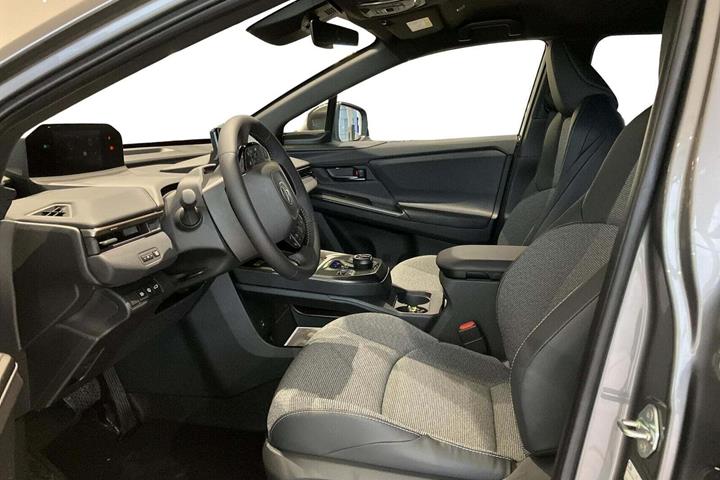 Beige Toyota BZ4X fra 2025