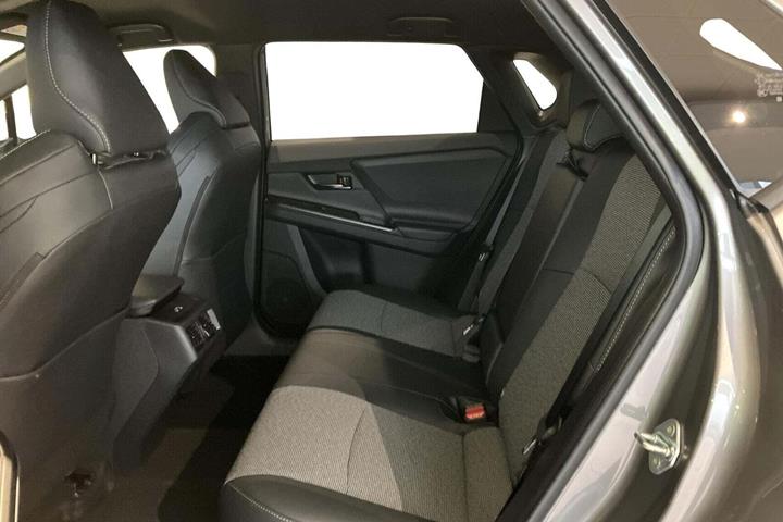 Beige Toyota BZ4X fra 2025