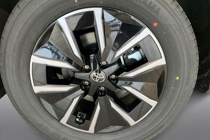 Beige Toyota BZ4X fra 2025