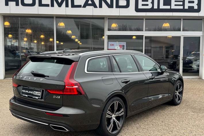 Grå Volvo V60 fra 2019