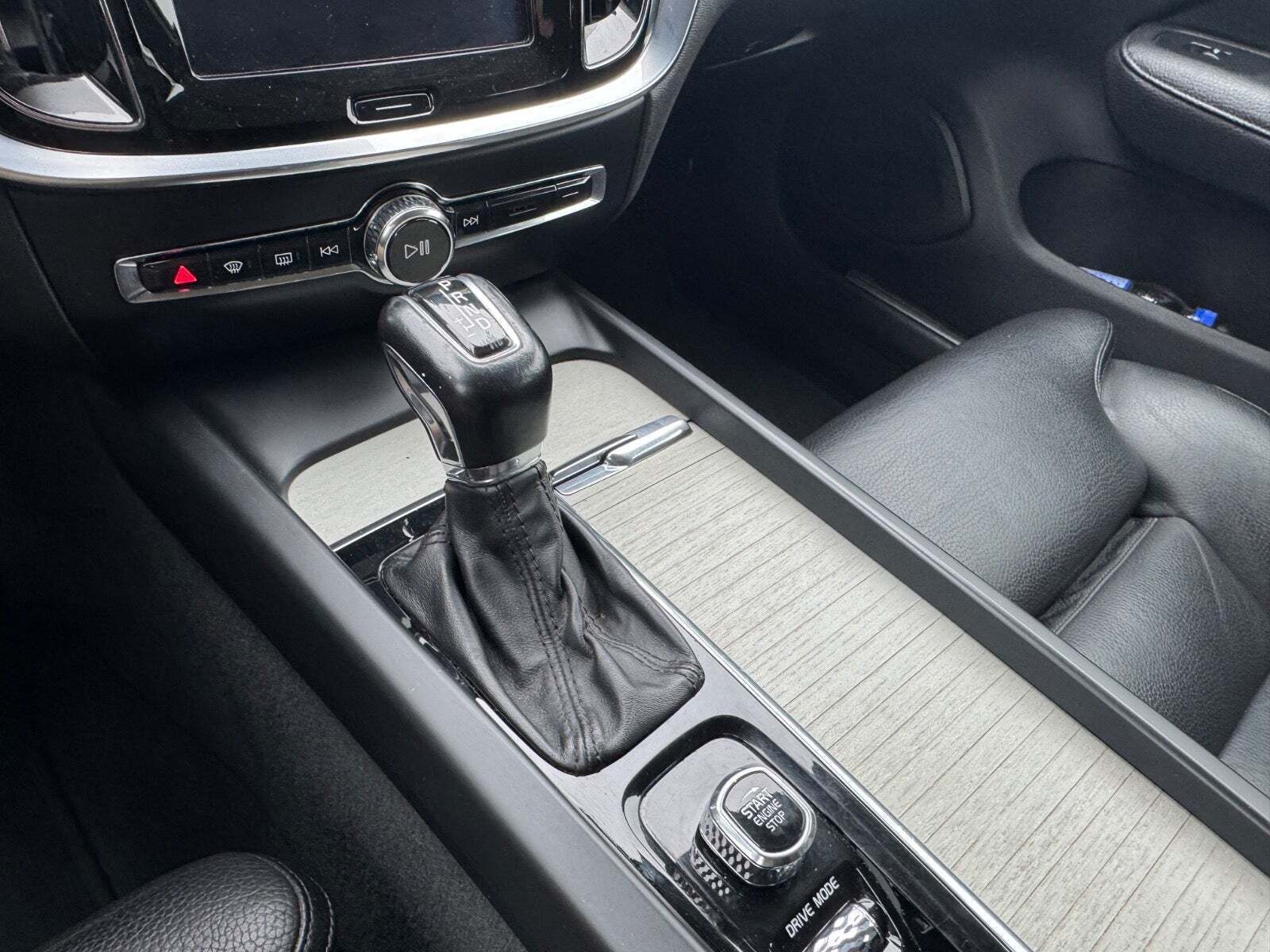 Grå Volvo V60 fra 2019