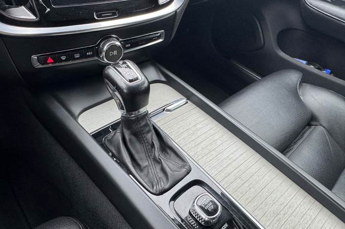 Grå Volvo V60 fra 2019