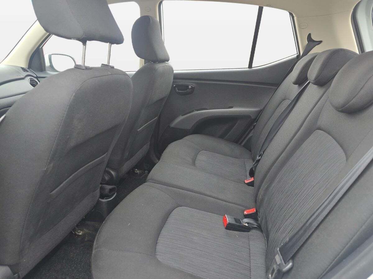 Hvid Hyundai i10 fra 2013