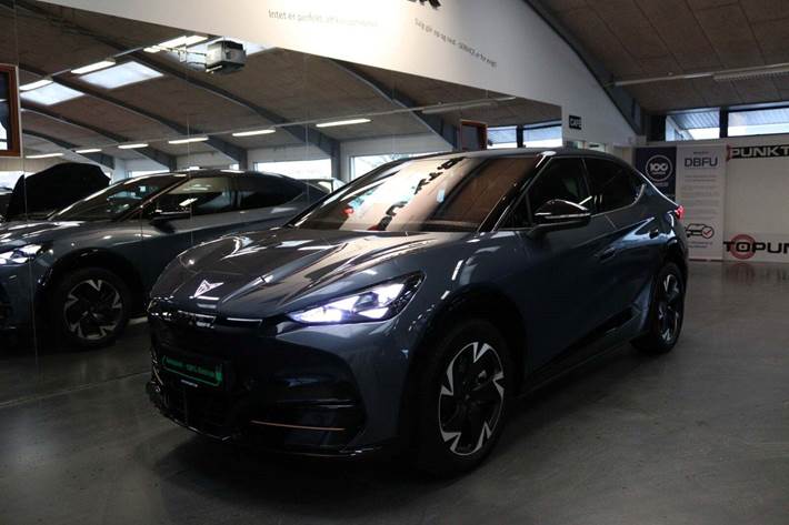 Blå Cupra Tavascan fra 2024