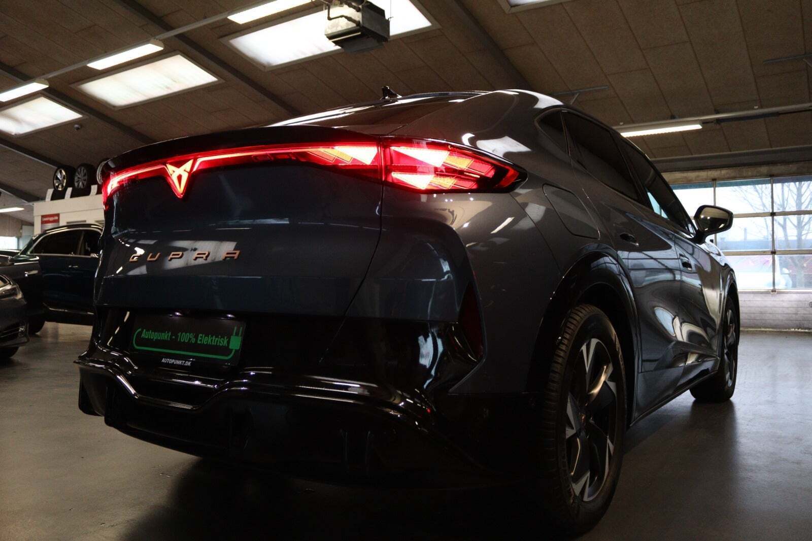 Blå Cupra Tavascan fra 2024