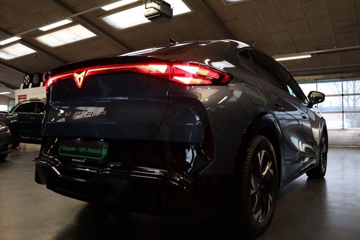 Blå Cupra Tavascan fra 2024