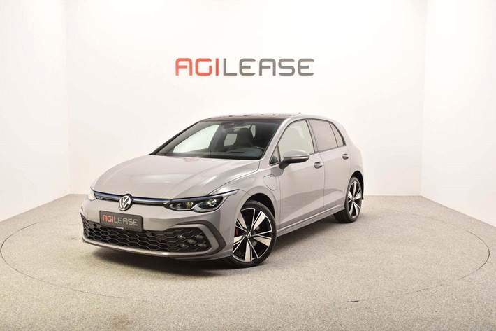 Grå VW Golf VIII fra 2021