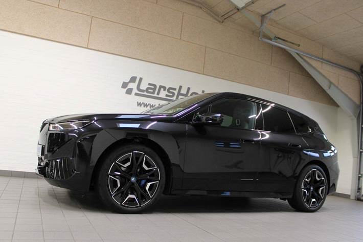 Sort BMW iX fra 2024
