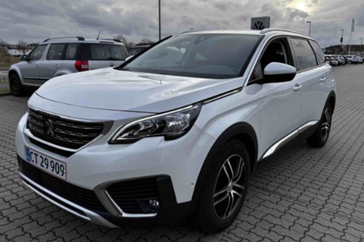Hvid Peugeot 5008 fra 2021