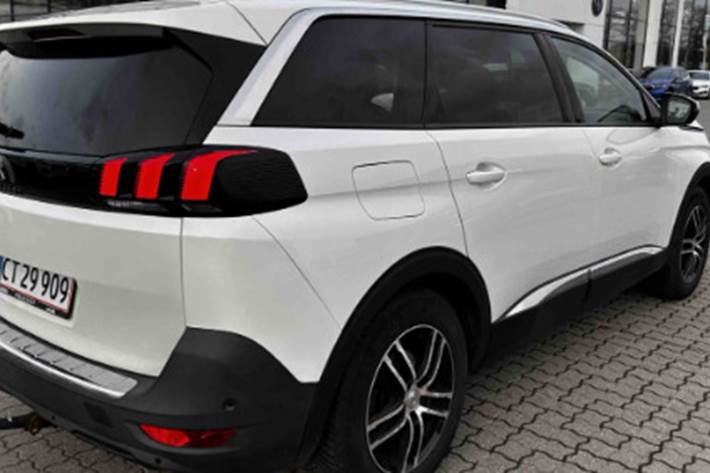 Hvid Peugeot 5008 fra 2021
