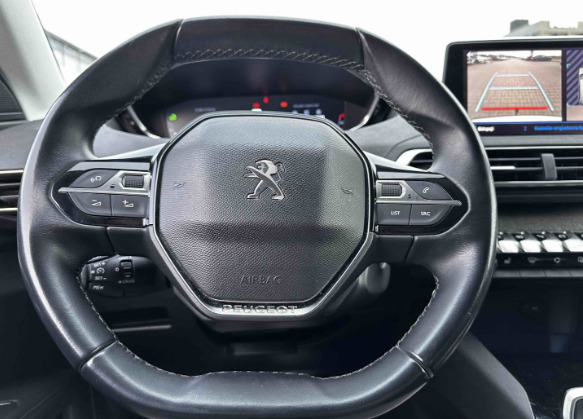 Hvid Peugeot 5008 fra 2021