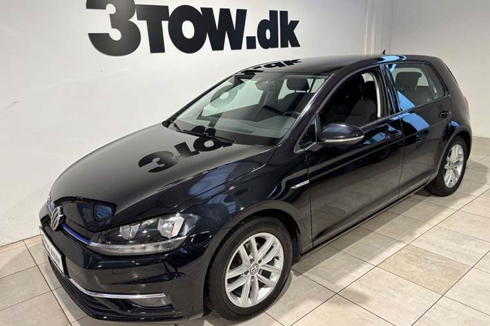 Sort VW Golf VII fra 2018 set udefra