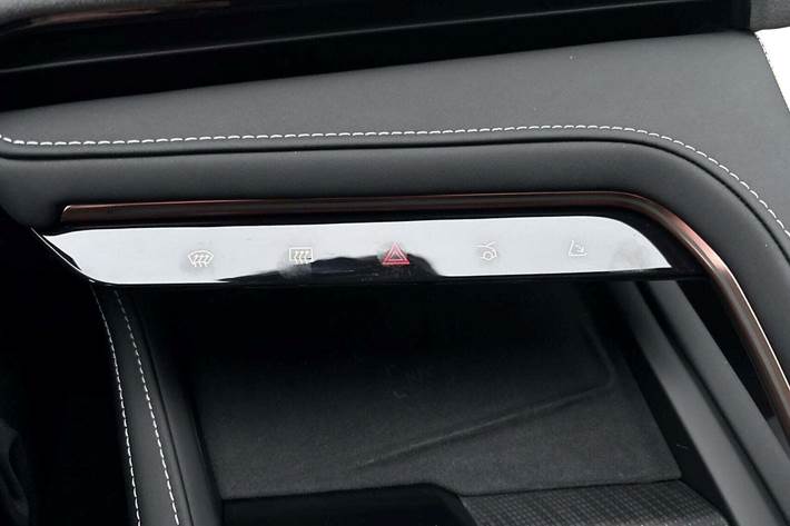 Hvid Zeekr 001 fra 2025