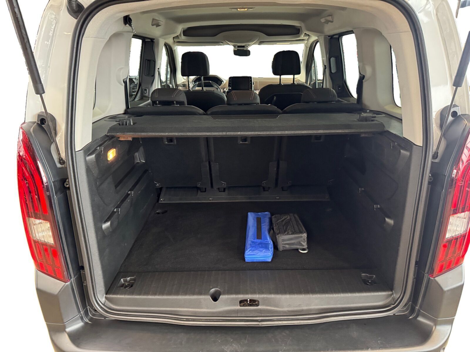 Hvid Peugeot e-Rifter fra 2022