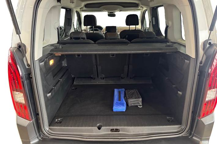 Hvid Peugeot e-Rifter fra 2022