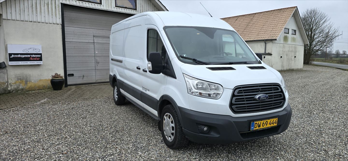 Hvid Ford Transit fra 2017