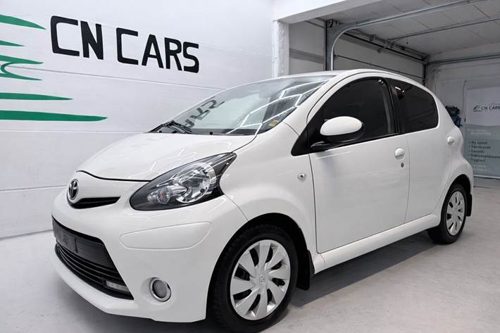 Hvid Toyota Aygo fra 2014