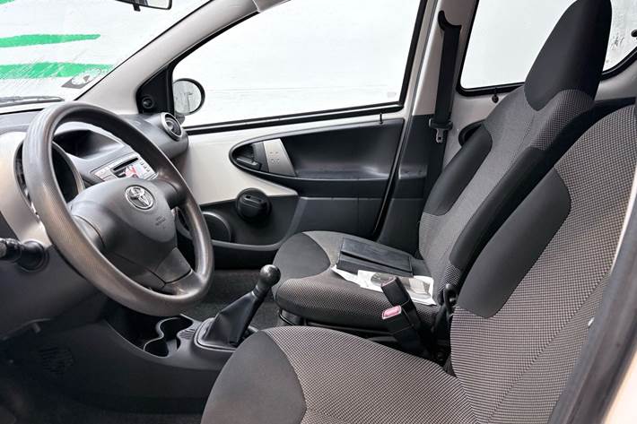 Hvid Toyota Aygo fra 2014