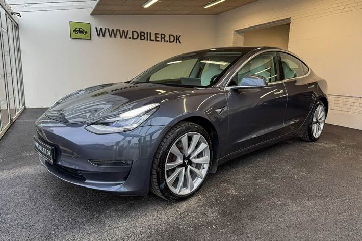Grå Tesla Model 3 fra 2020