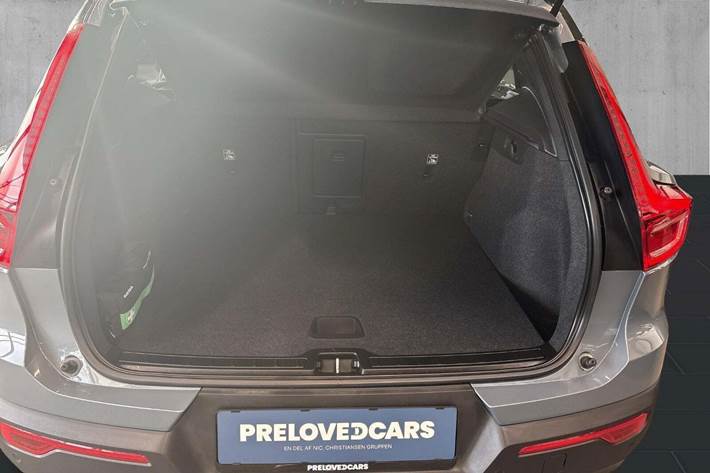Grå Volvo XC40 fra 2022
