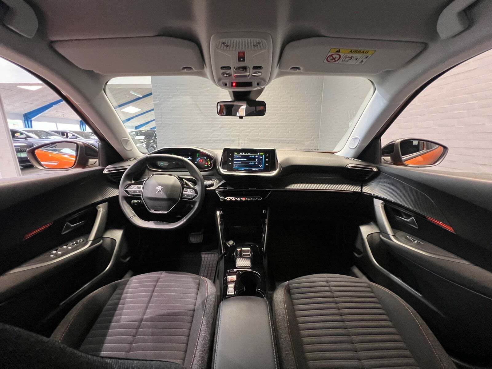 Orange Peugeot e-2008 fra 2022