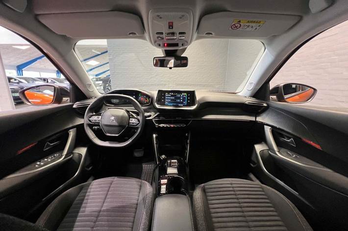 Orange Peugeot e-2008 fra 2022